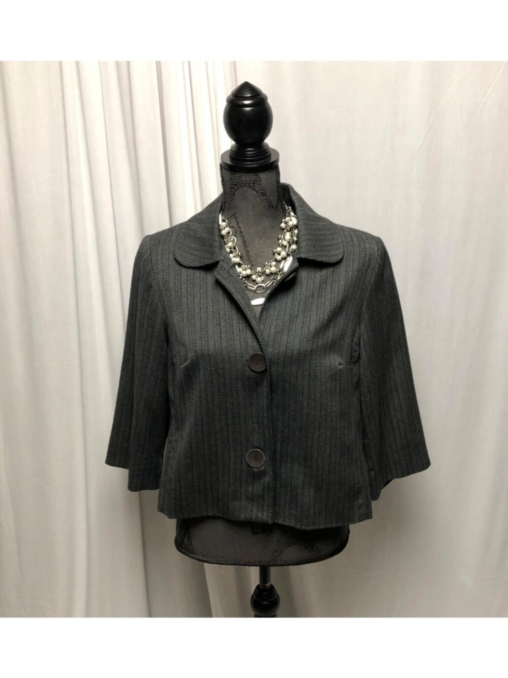 Notations Jacket Size Medium Gray Pinstripe Lined Shorter Style Blazer Career